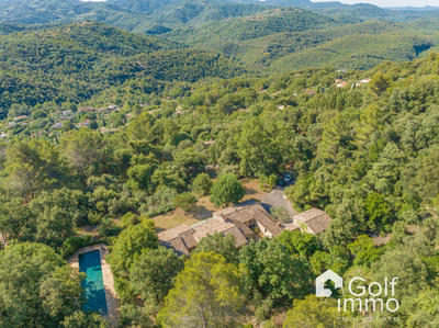 Maison - 300 m² - 8 pièces