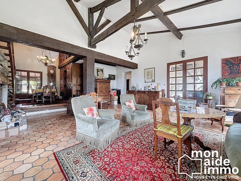 Maison - 240 m² - 8 pièces