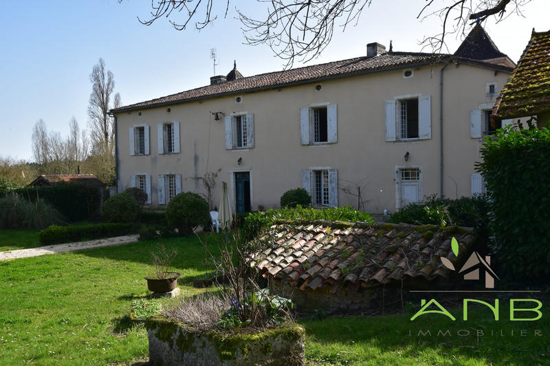 Maison ancienne - 691 m² - 19 pièces