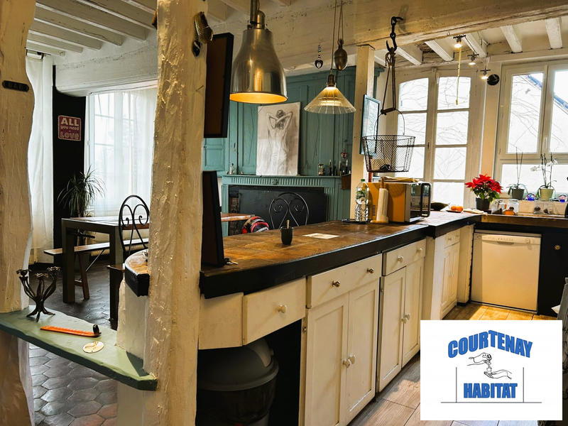 Maison - 270 m² - 9 pièces