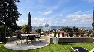 Maison - 284 m² - 8 pièces