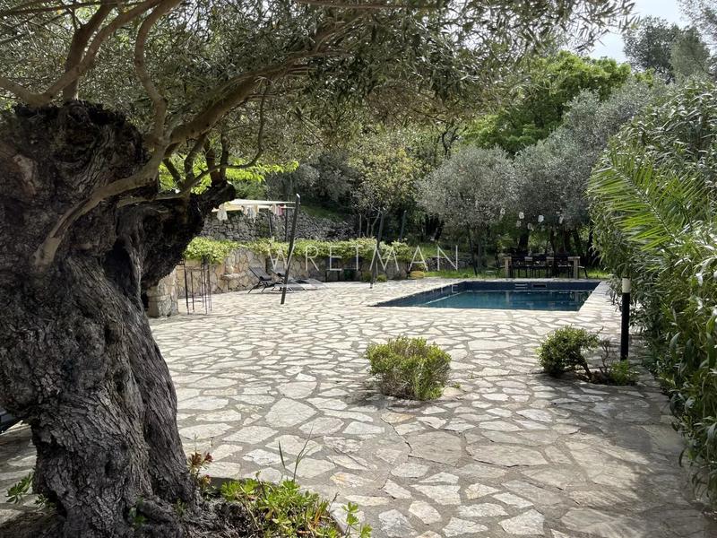 Villa - 180 m² - 6 pièces