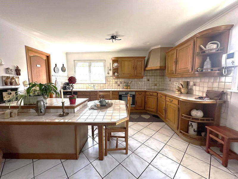 Maison - 208 m² - 8 pièces