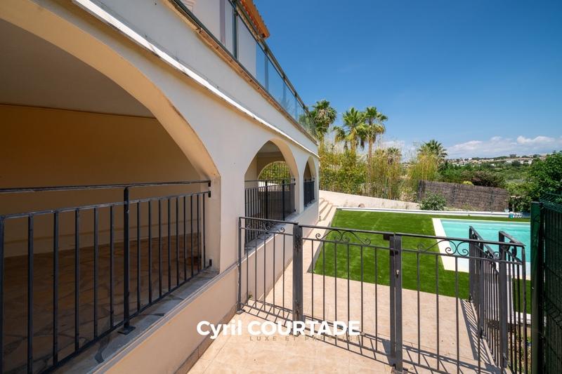 Villa - 245 m² - 7 pièces