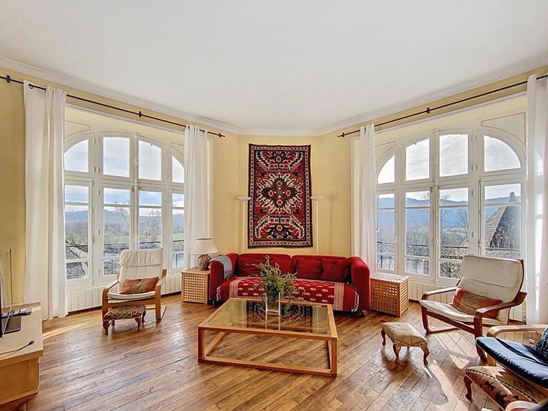 Maison - 260 m² - 10 pièces