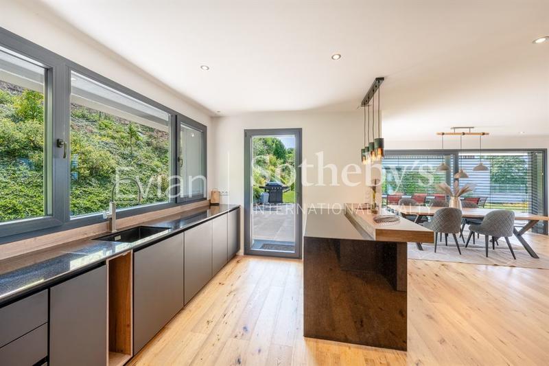 Maison - 276 m² - 7 pièces