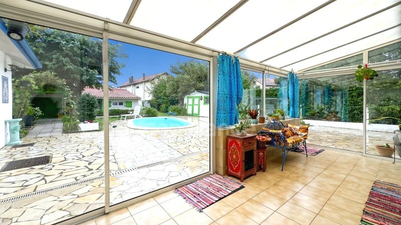 Maison - 236 m² - 10 pièces