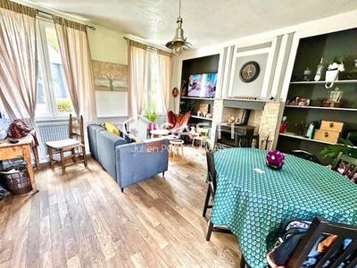 Maison - 208 m² - 8 pièces