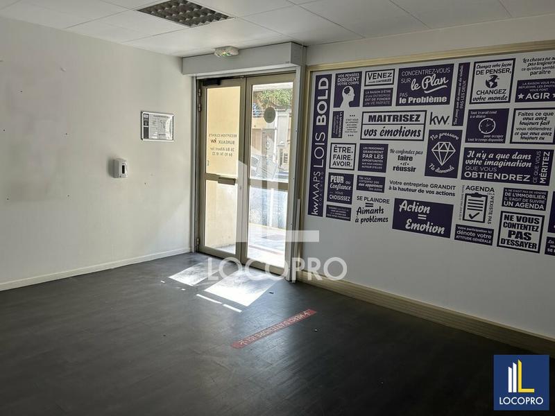 Local commercial - 302 m²