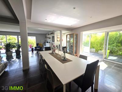Maison - 330 m² - 9 pièces