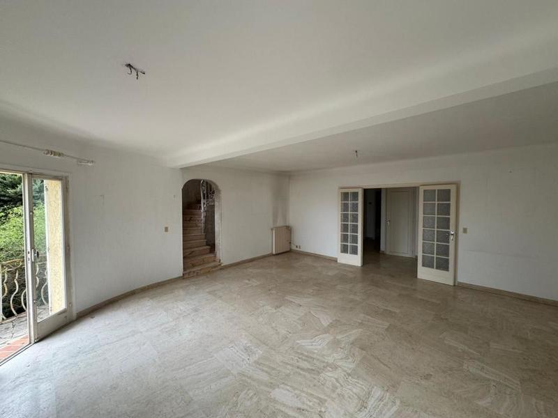 Maison - 330 m² - 8 pièces