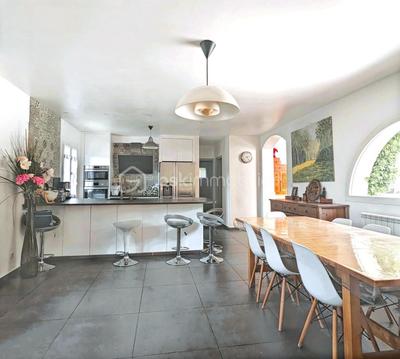 Villa - 145 m² - 6 pièces