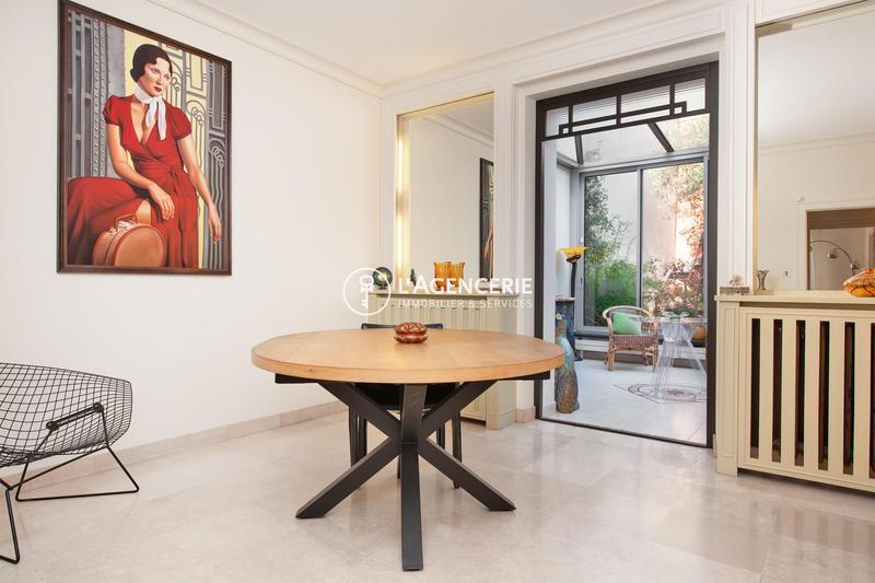 Maison - 275 m² - 8 pièces