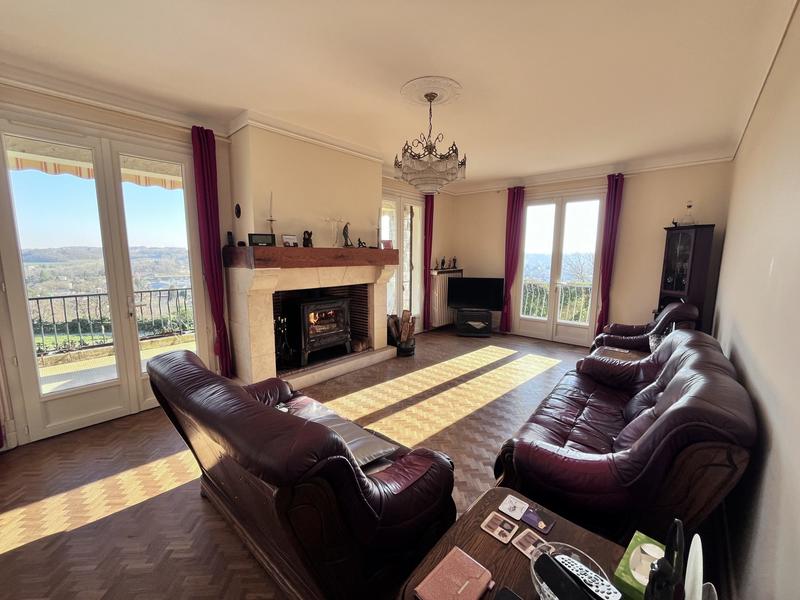 Maison traditionnelle - 229 m² - 10 pièces