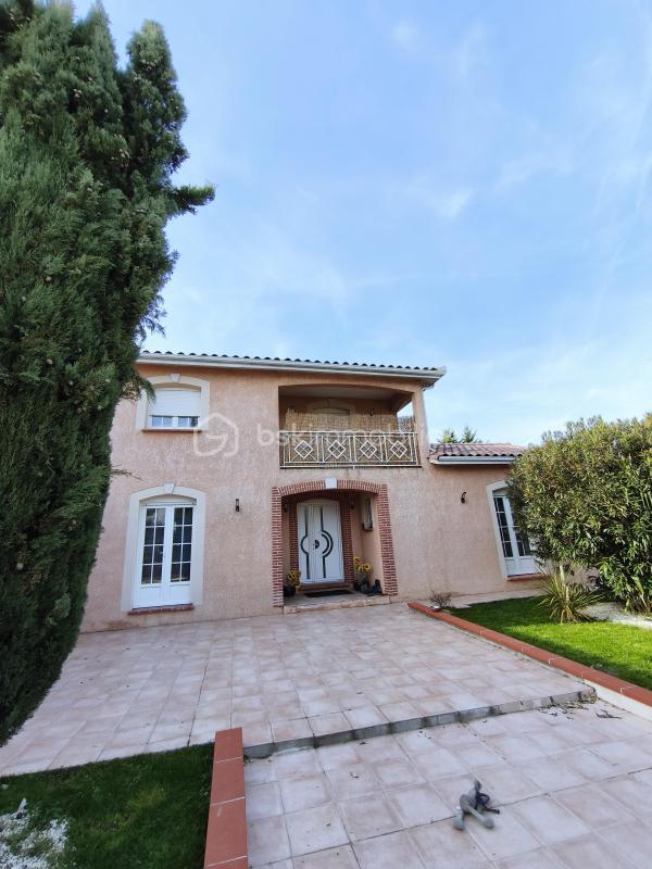 Demeure - 245 m² - 9 pièces