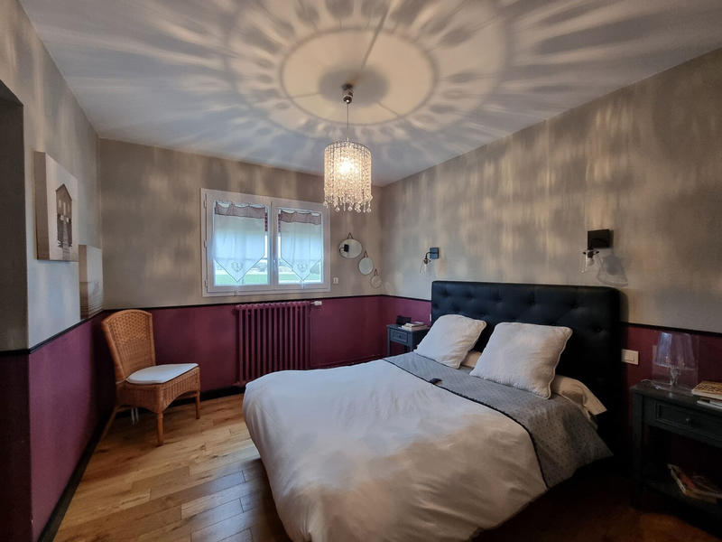 Maison - 225 m² - 11 pièces