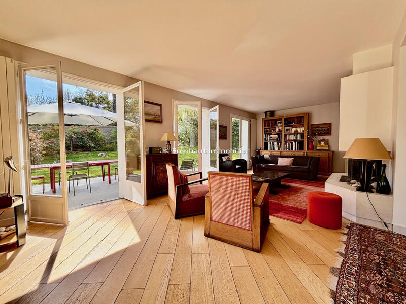 Maison - 210 m² - 9 pièces