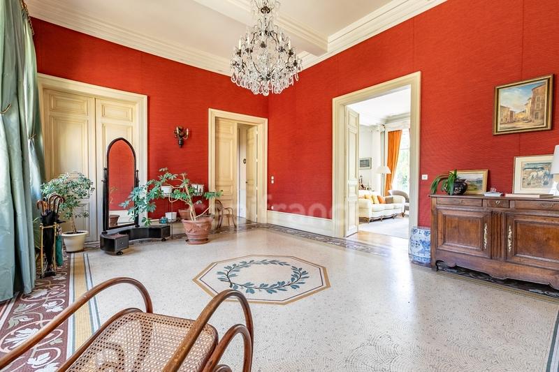 Appartement bourgeois - 260 m² - 6 pièces