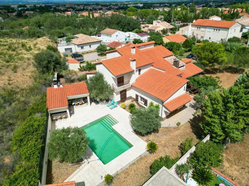 Propriété - 322 m² - 10 pièces