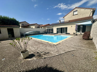 Maison - 219 m² - 8 pièces