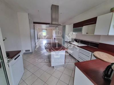 Maison - 203 m² - 6 pièces