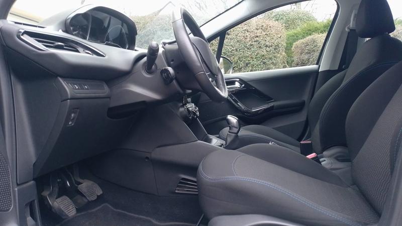 Peugeot 208 1.2 VTi s&amp;S 82 Signature