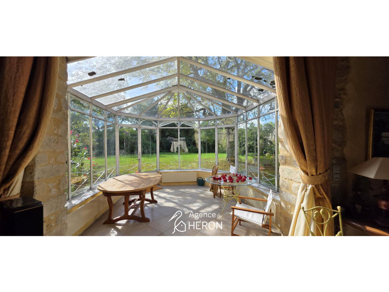 Maison - 374 m² - 10 pièces