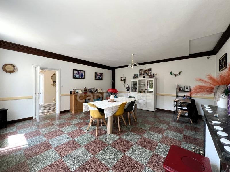 Demeure - 254 m² - 9 pièces