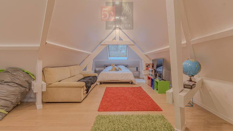 Maison - 400 m² - 8 pièces