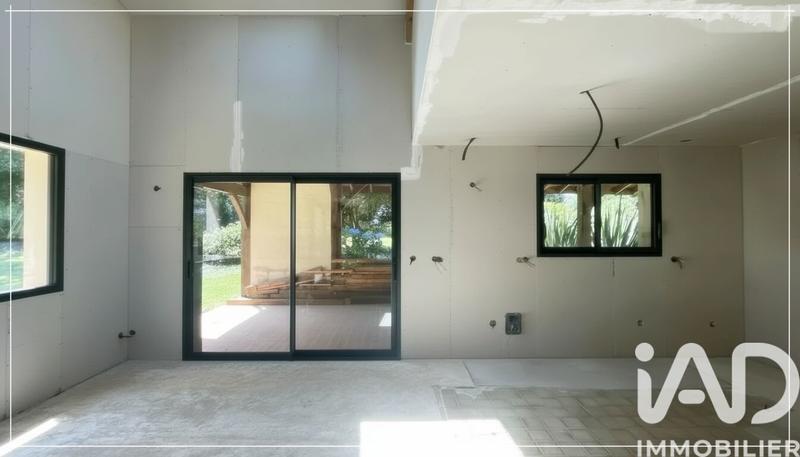 Maison - 205 m² - 5 pièces