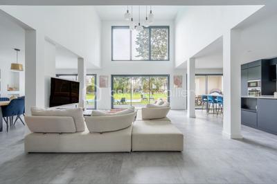 Maison - 293 m² - 8 pièces