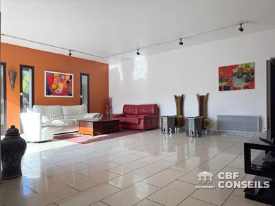 Maison - 229 m² - 7 pièces