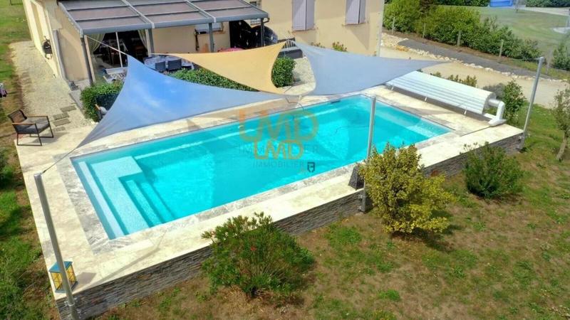 Maison - 247 m² - 5 pièces