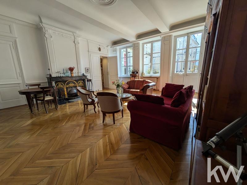 Appartement - 176 m² - 6 pièces