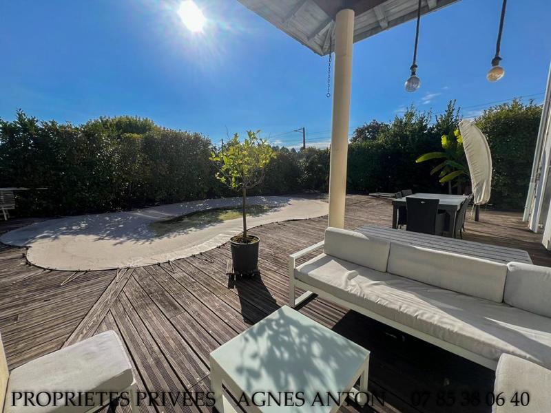 Maison - 225 m² - 8 pièces