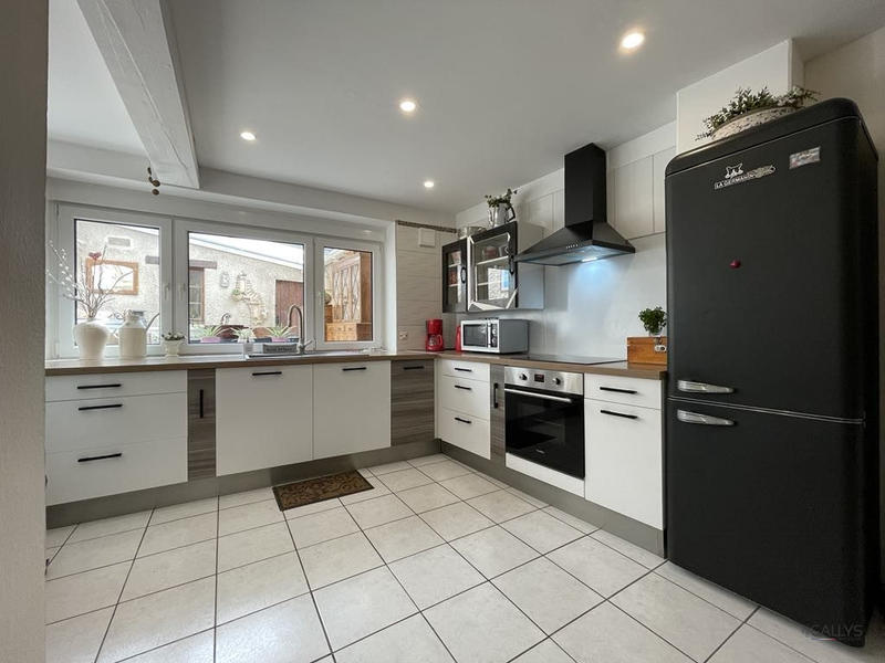 Maison - 256 m² - 8 pièces