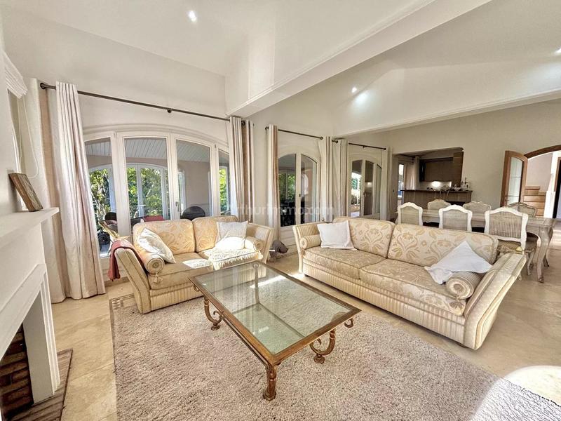 Maison - 196 m² - 6 pièces