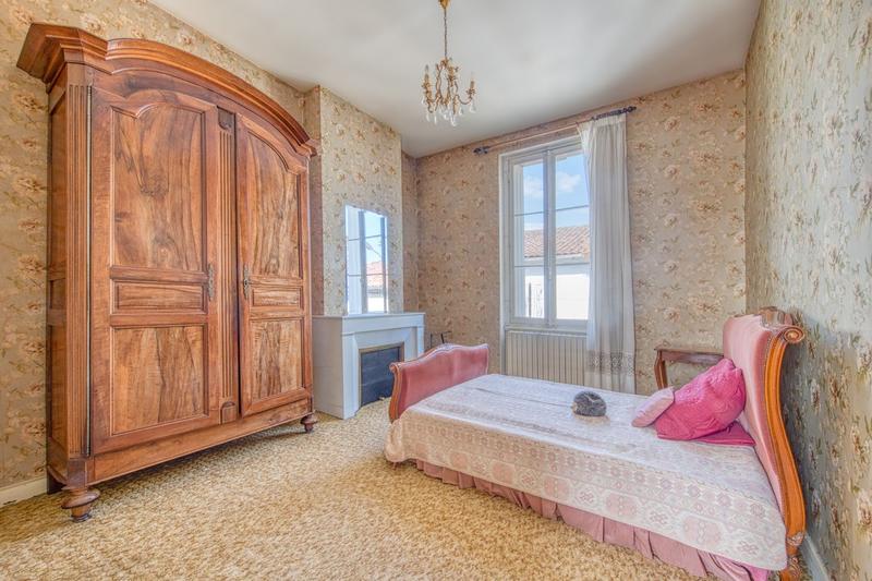 Maison - 201 m² - 7 pièces