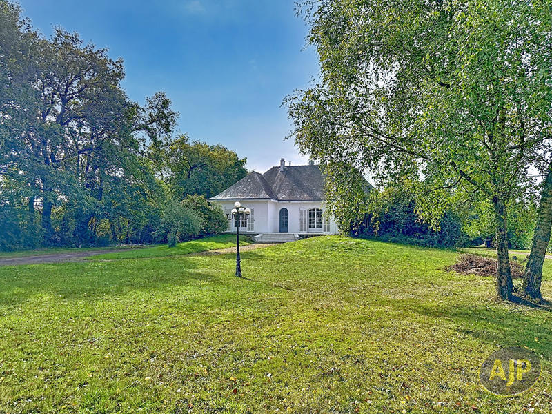 Maison - 262 m² - 8 pièces