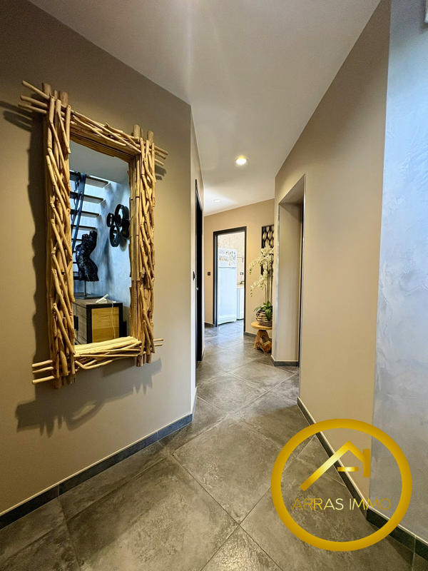 Maison - 208 m² - 8 pièces