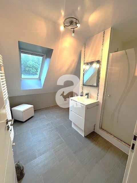 Maison - 176 m² - 9 pièces