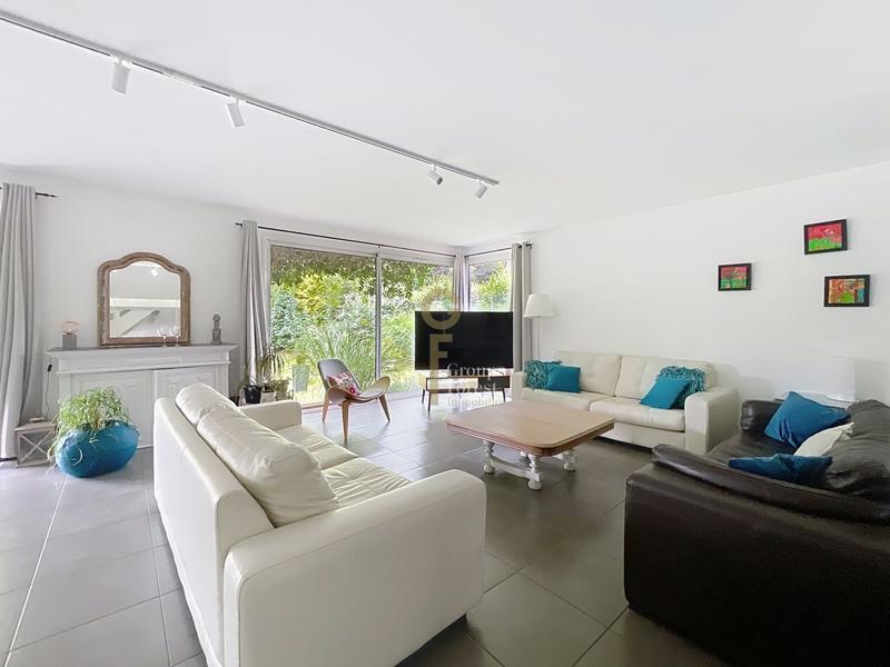 Maison - 212 m² - 9 pièces