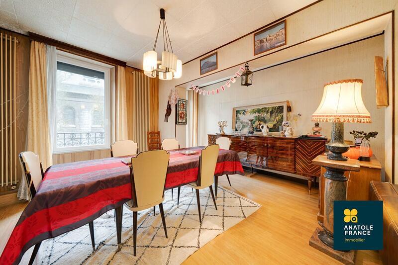 Maison - 250 m² - 6 pièces