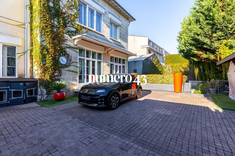 Maison - 284 m² - 7 pièces