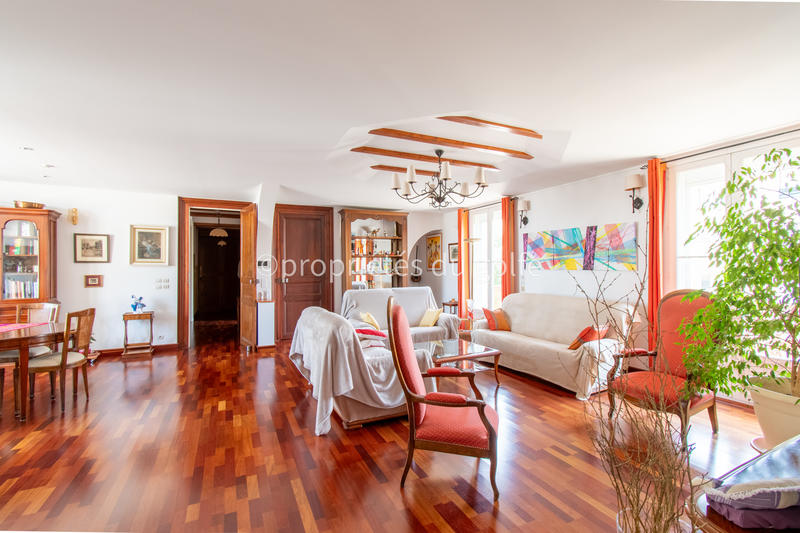 Maison - 244 m² - 6 pièces