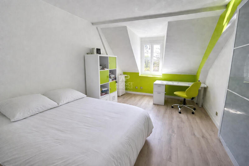 Maison - 237 m² - 8 pièces