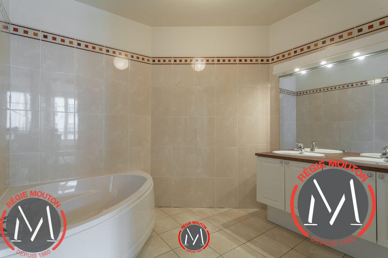 Appartement - 233 m² - 7 pièces