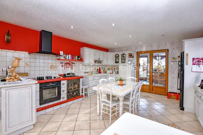 Maison - 220 m² - 7 pièces