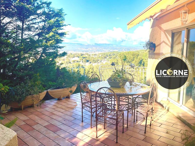 Maison - 180 m² - 6 pièces