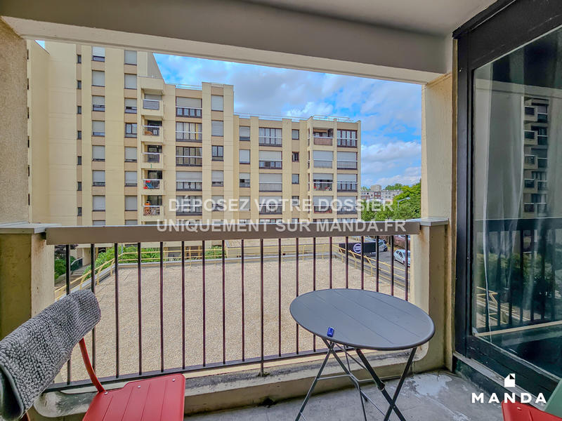 Chambre - 9 m² - 7 pièces